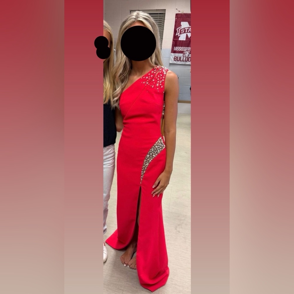 Elegant Red One-Shoulder Evening Dress